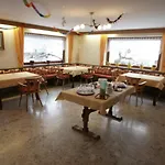 Garni Nill בית הארחה 3*
